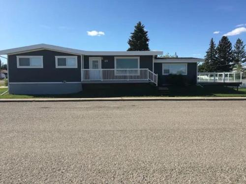 Beautiful Cardston Home (whole house)!