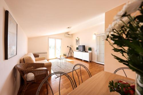 Apartment and Rooms Santini - Chambre d'hôtes - Sveti Filip i Jakov