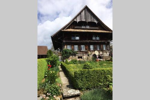 Zimmer in schmuckem Stöckli mit atemberaubender Aussicht