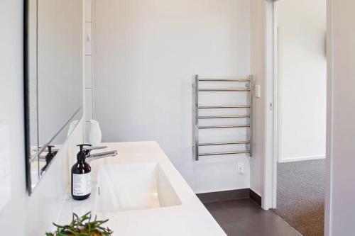Sky Blue Retreat - Waihi Beach Holiday Home