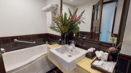 room detail thumbnail 2