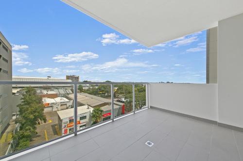 KOZYGURU MASCOT SPACIOUS KOZY 2 BED APT + FREE PARKING NMA260-602