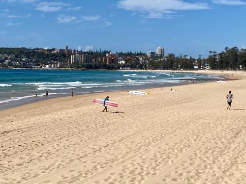 Family Getaway to Manly Beach plus free onsite parking, stroll to beach, cafes
