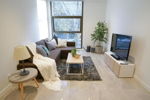 SYDNEY CBD WALK TO DARLING HARBOUR MODERN 1 BED APT NSY188