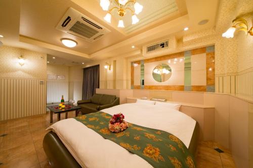 room detail thumbnail 2