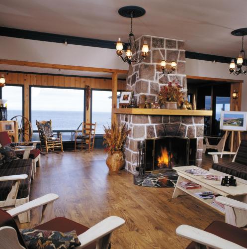 ห้องส่วนกลางสำหรับนั่งเล่น/ดูทีวี, Hotel Motel Belle Plage in มาเทน (QC)