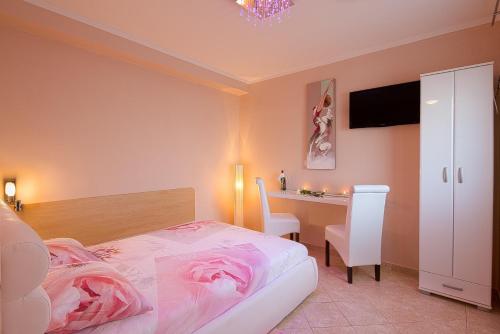 Lyon - Budva - Vila Simona