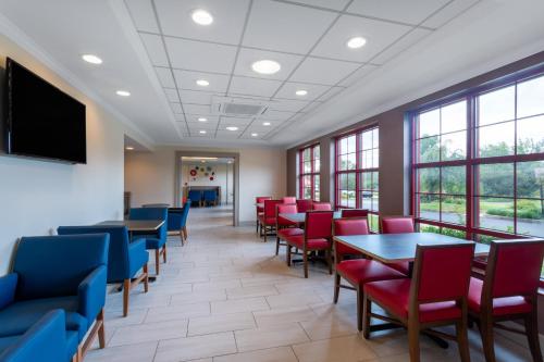 Holiday Inn Express Hotel & Suites King of Prussia an IHG Hotel - image 9