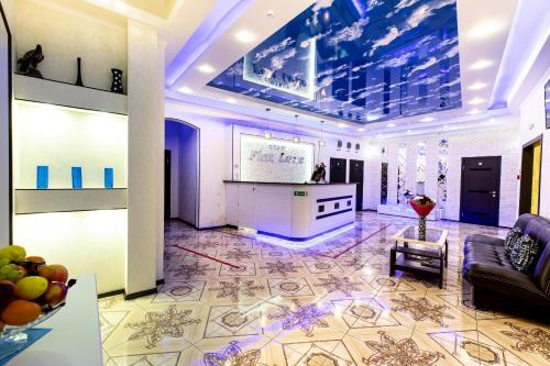 Flat-Luxe