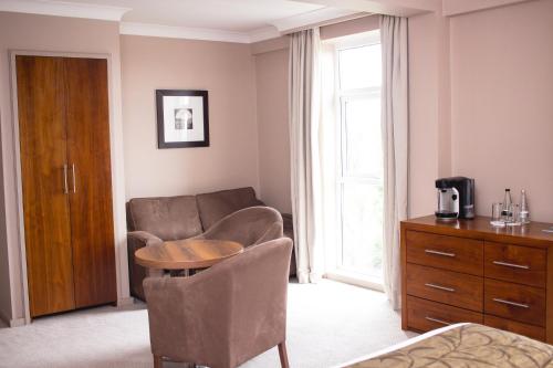 Humber Royal Hotel - image 13