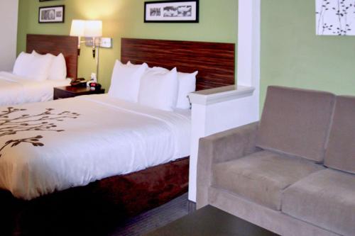 Queen Suite with Two Queen Beds - Non-Smoking