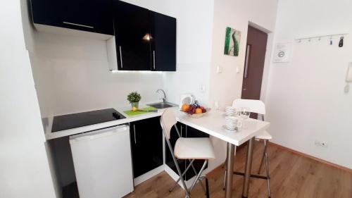 Apartamenty Przytulne z balkonem i bezpłatnym parkingiem - image 6
