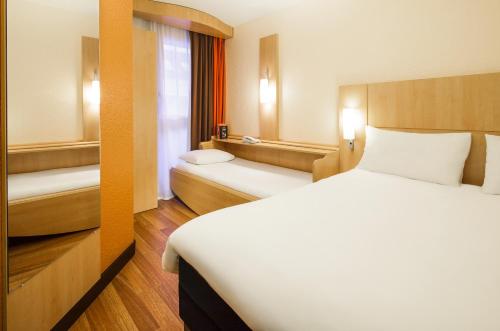 ibis Versailles Château - main image