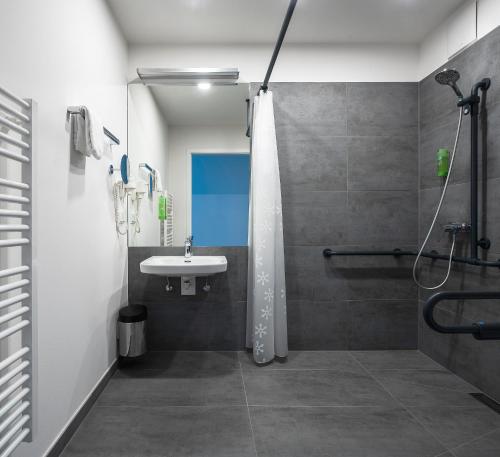 Design Hotel Wiegand 770m von Cafe Glocksee entfernt