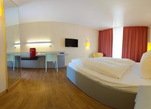 1 queen bed