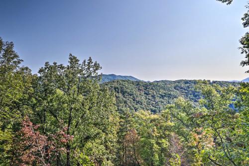 Scenic Sevierville Cabin Hot Tub, Panoramic Views