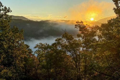 Scenic Sevierville Cabin Hot Tub, Panoramic Views