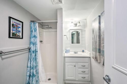 Pristine Condo - Walk on Boardwalk to Beach!