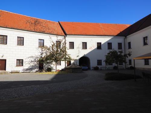 HOTEL CHATEAU ZAMEK CEJKOVICE - image 3