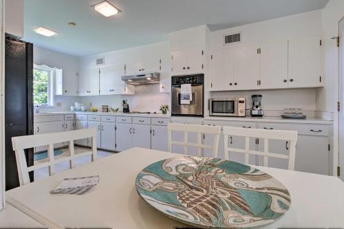 Ocean Springs Home - Walk to Beach and Downtown! in Ocean Springs, USA