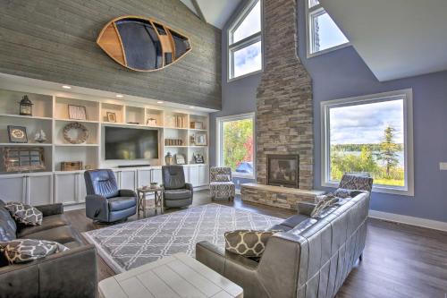 Luxury Lakefront Sanctuary with Kayaks and Hot Tub