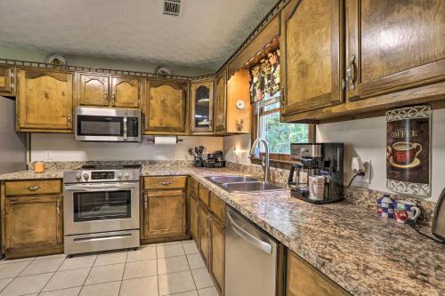 Spacious Home with Yard 10 Mi to Dtwn Covington - image 4