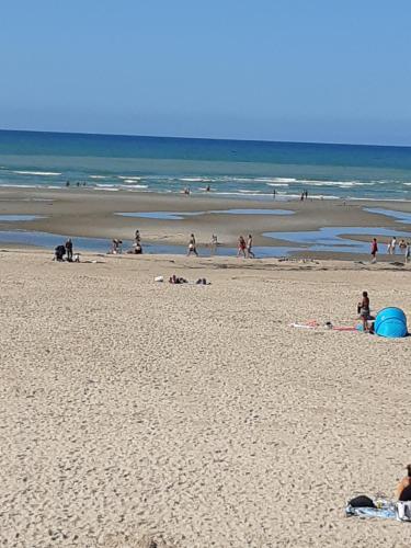 Les Obiones, Fort Mahon Plage, magnifique studio cabine 4p vue latérale mer avec balcon , parking privé gratuit, wifi, classé 2 étoiles, exposition plein sud en Baie de Somme