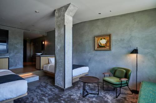 Twin Room with Park View with Bathtub image 6