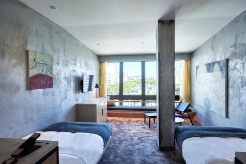room detail thumbnail 1