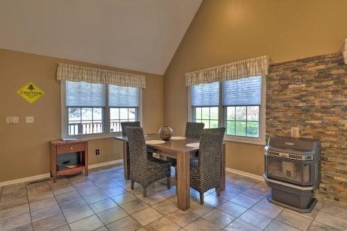 Year-Round Getaway Less Than 1 Mi to Skiing and Waterpark! in McGaheysville, USA