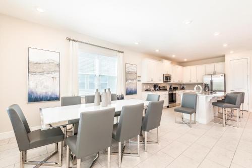 Gleaming Home with Theater Room near Disney - 209S - main image