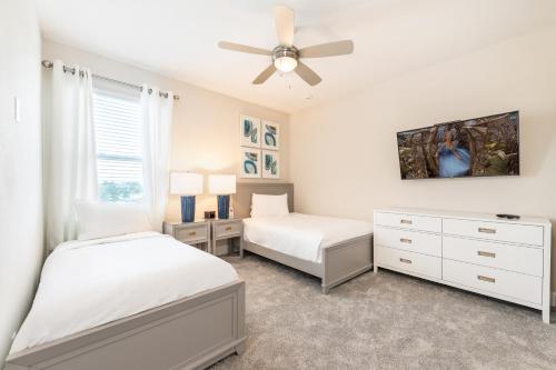 Gleaming Home with Theater Room near Disney - 209S - image 5