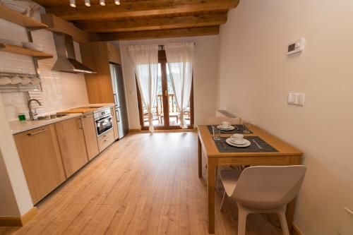 廚房, Apartamentos Los Picos de Europa in 利亞內斯