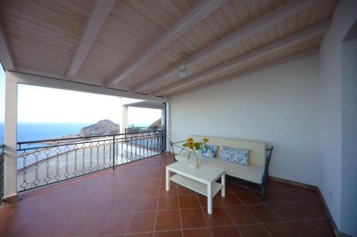 Deluxe Double Room with Balcony and Sea View image 8