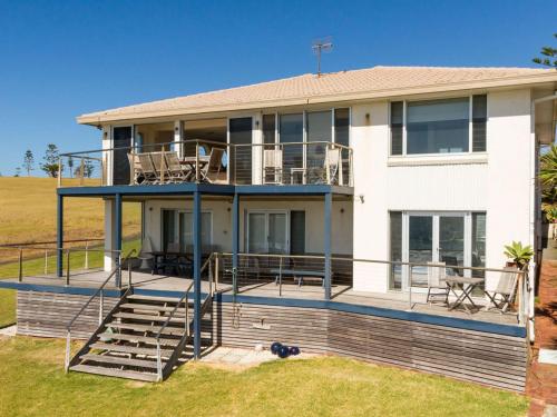 PENZANCE Gerroa Beachfront to Shelley Beach and 4pm check out Sundays