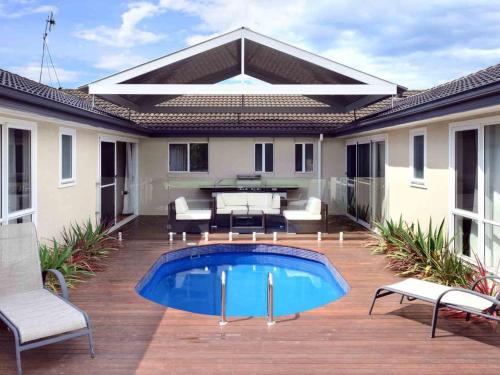 POOLSIDE Gerringong 4pm check out Sundays