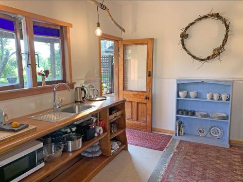 Kitchen, Quail Farm, Colonial charm in Brightwater