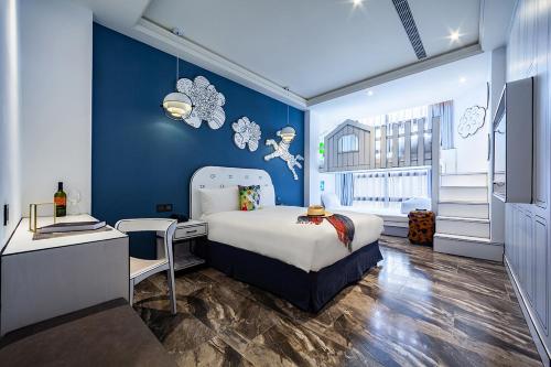 room detail thumbnail 0