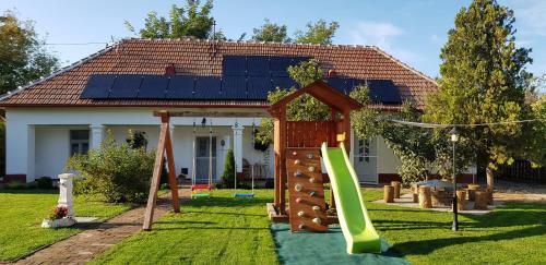 ทัศนียภาพภายนอกโรงแรม, Harmónia Parasztház és Apartman (Harmonia Paraszthaz es Apartman) in โปรอสซโล่