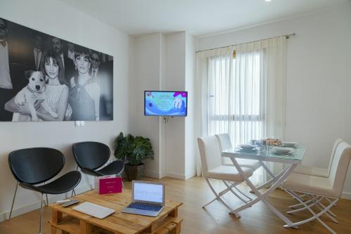 Caleta Homes - Apartamentos Pompidou - image 2