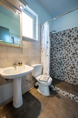 Jonathan Studio Apartments - image 4