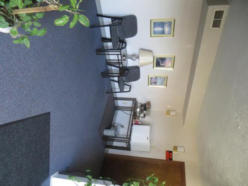Budget Inn Adair