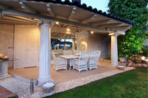 Black Diamond Luxury Villa Anavyssos in Athens - image 6