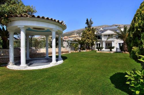 Black Diamond Luxury Villa Anavyssos in Athens