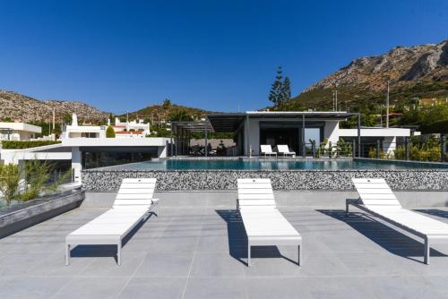 Black Diamond Luxury Beachfront Villa Selenia - image 7