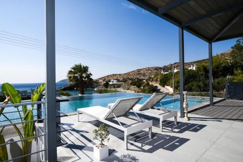 Black Diamond Luxury Beachfront Villa Selenia - image 8