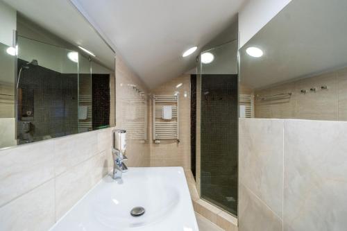 Deluxe Double or Twin Room - Building B