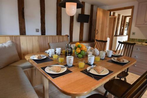 Old Oak Barn - Beautiful barn conversion with wonderful Jacuzzi hot tub in Wetheringsett