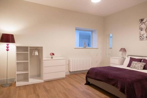 Apartment 2 Isabella House Aparthotel By RentMyHouse - image 5