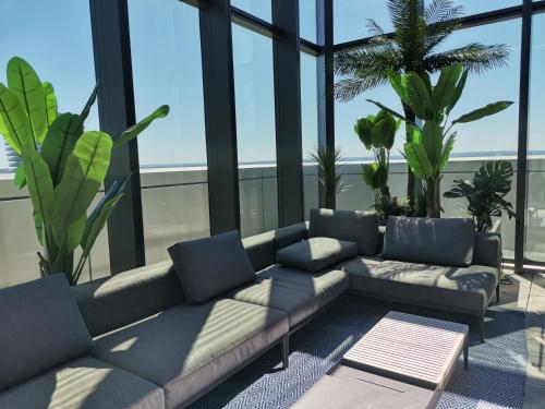 Canary Wharf by Charles Hope - image 13